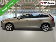 Volvo V60 - 2.4 D6 AWD Plug-In Hybrid Summum PDC voor+achter, Navi, leder