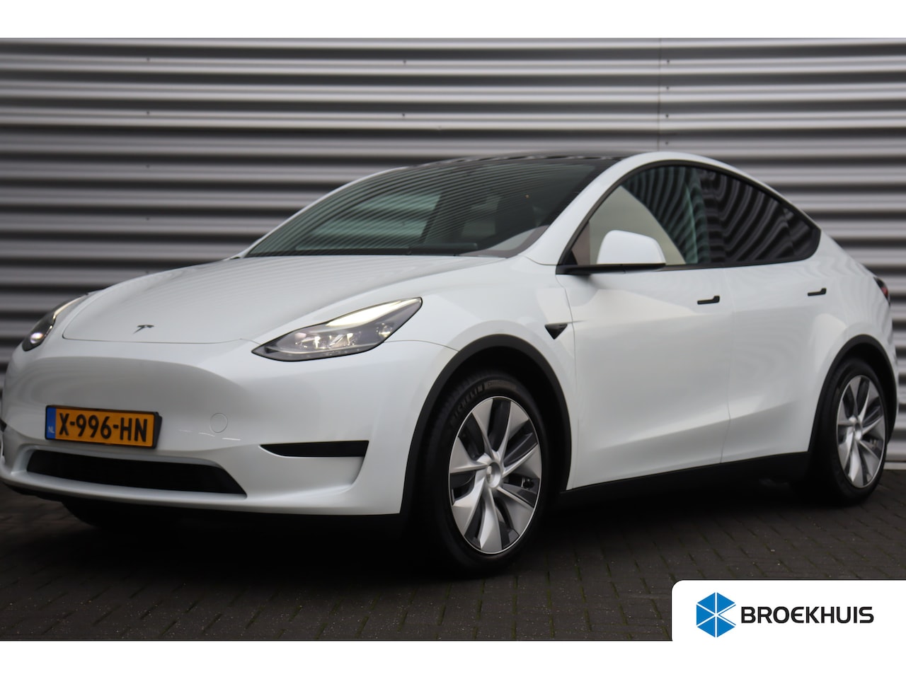 Tesla Model Y - RWD 58KWH 238PK AUTOMAAT / NAVI / LEDER / CLIMIA / FULL-LED / CAMERA / 19" LMV / PANO. DAK - AutoWereld.nl