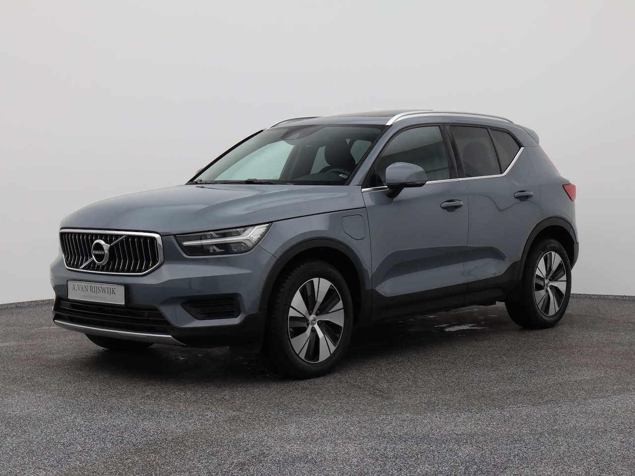 Volvo XC40 - 1.5 T4 Recharge Inscription Expression | PANO | CAMERA | H&K | STOEL- EN STUURVERW. - AutoWereld.nl