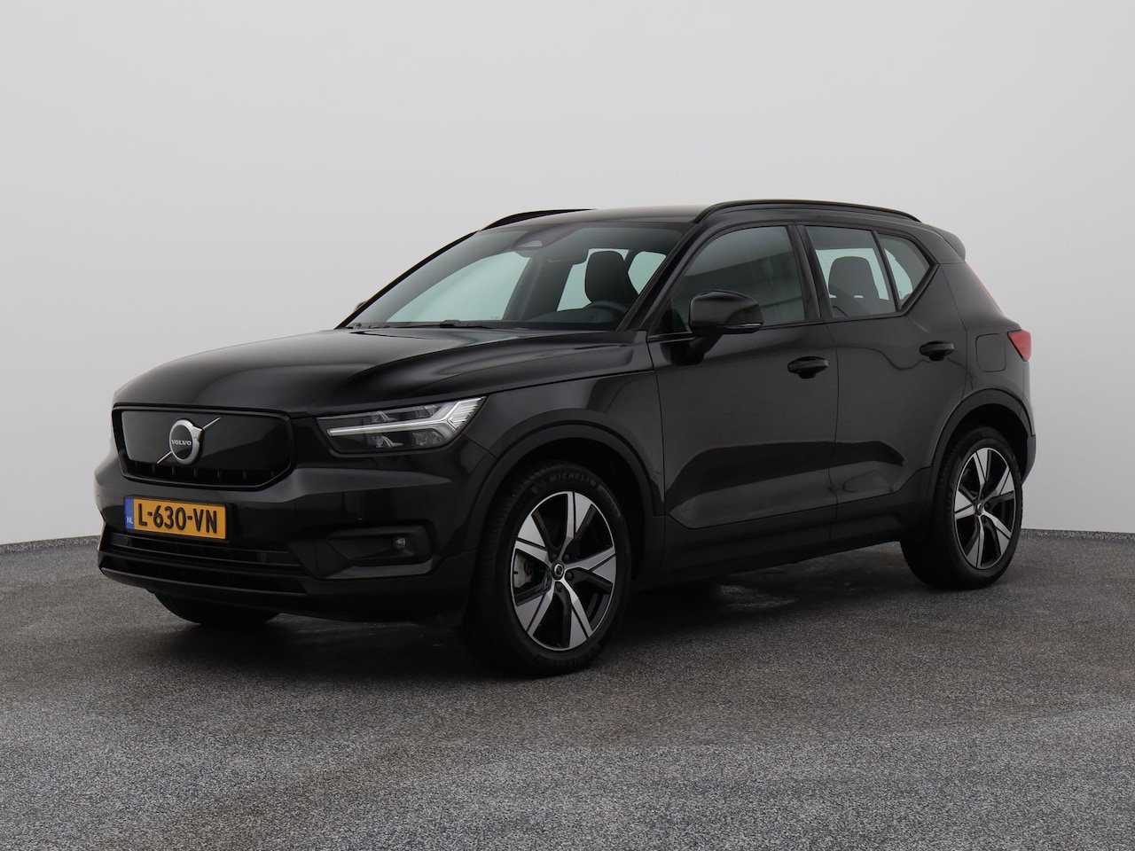 Volvo XC40 - Recharge P8 AWD R-Design | CAMERA | ADAPTIVE | KEYLESS | STOEL- EN STUURVERW. - AutoWereld.nl