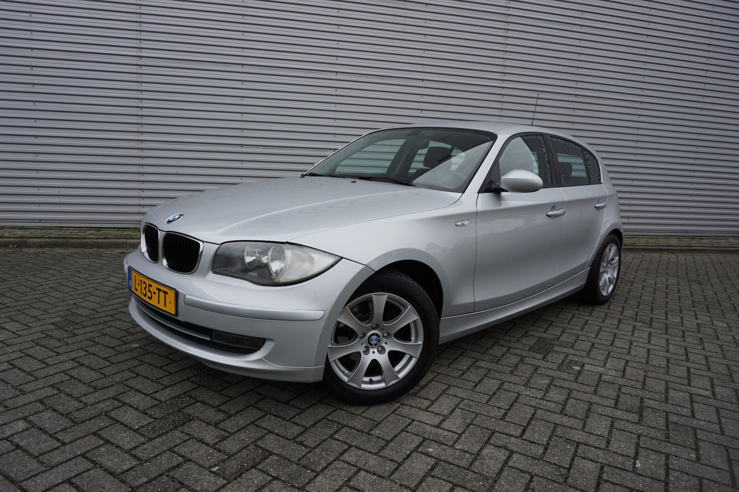 BMW 1-serie - 118i Business Line Airco / Lm velgen / Mistlampen - AutoWereld.nl