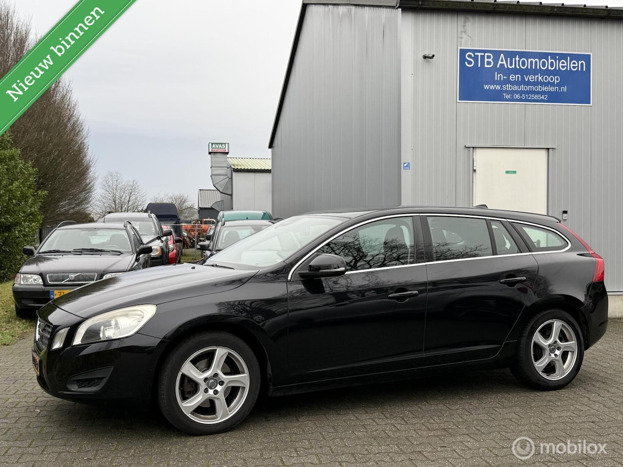 Volvo V60 - 1.6 T3 Momentum 1.6 T3 Momentum, Navi, Goed onderhouden - AutoWereld.nl