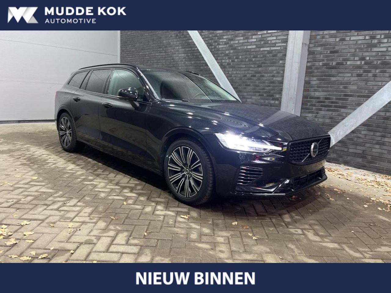 Volvo V60 - T6 Plug-in hybrid Plus Dark | Panoramadak | 360° Camera | ACC | harman/kardon | Trekhaak | - AutoWereld.nl