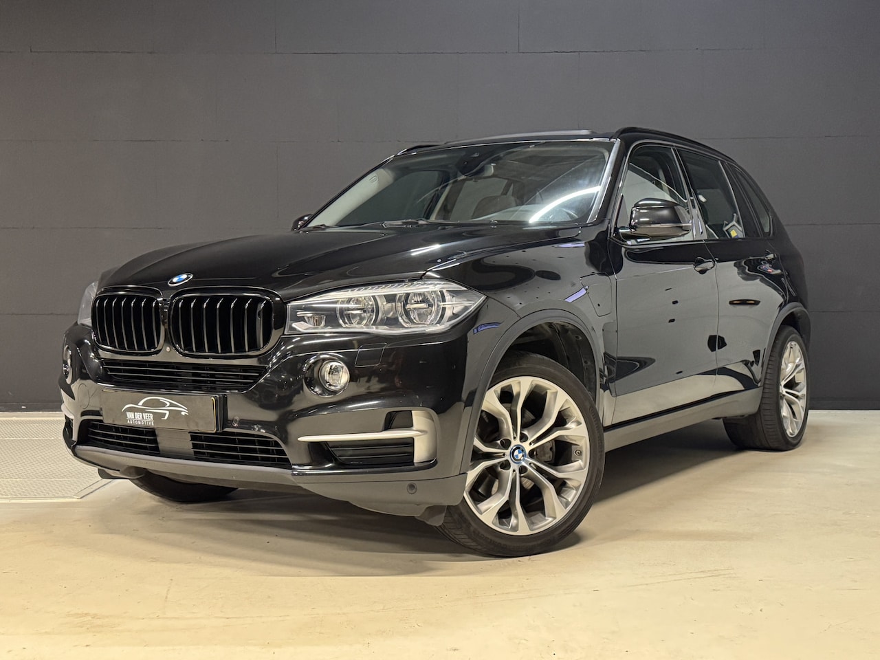 BMW X5 - xDrive40e iPerformance High Executive | Panoramadak | Leder | Sfeerverlichting | Nachtcame - AutoWereld.nl