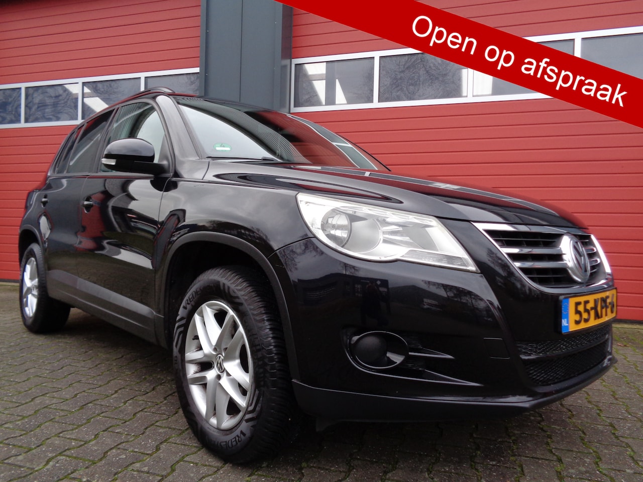 Volkswagen Tiguan - 1.4 TSI Comfort&Design 150Pk Clima Cruise LMV LEER Trekhaak NL-Auto - AutoWereld.nl