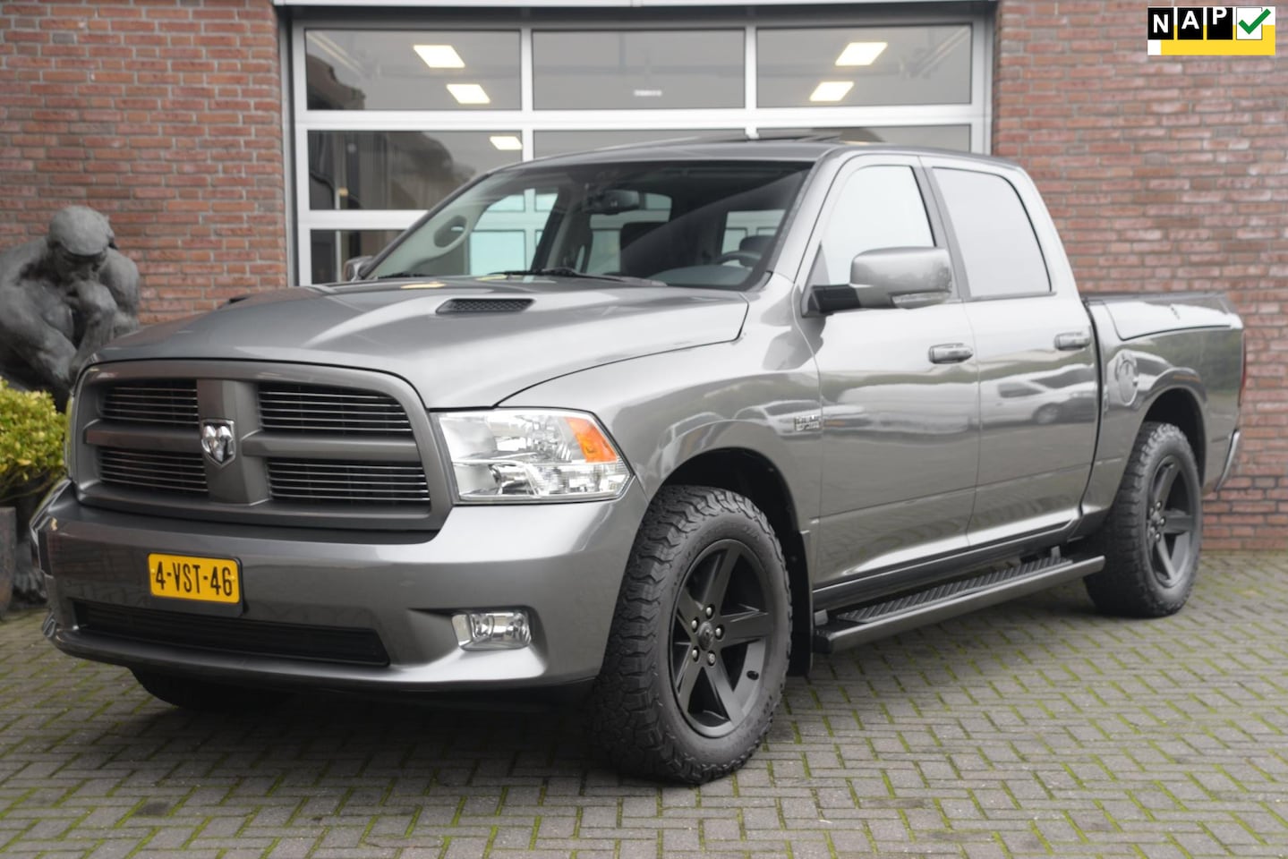 Dodge Ram 1500 - 5.7 V8 4x4 Quad Cab | Origineel NL Geleverd | G3 | Trekhaak | Leer | - AutoWereld.nl