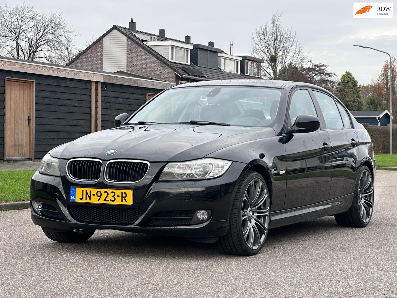 BMW 3-serie - 318i Business Line Automaat*Cruise*Clima*LM velgen*Parkeersensoren* - AutoWereld.nl