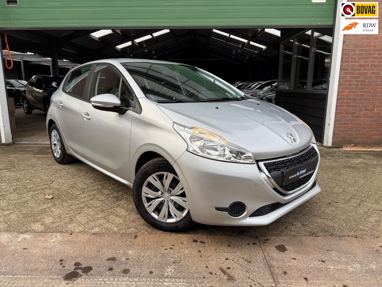 Peugeot 208 - 1.2 PureTech |CRUISE/CARPLAY/NW DBRIEM | - AutoWereld.nl