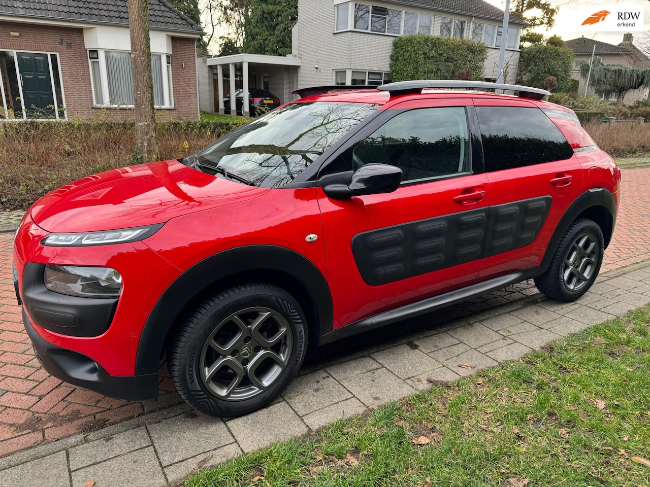 Citroën C4 Cactus - 1.2, distributie riem recent vervangen, met airco, APK 19-07-2026. - AutoWereld.nl