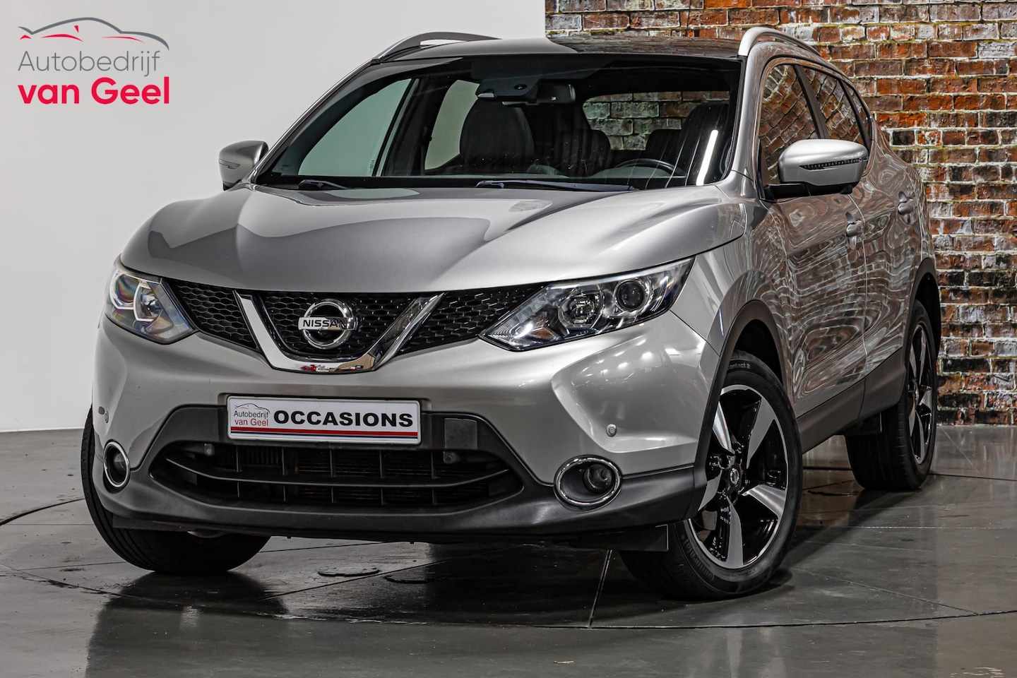 Nissan Qashqai - 1.2 N-Vision | Panoramadak | Cruise control | Trekhaak - AutoWereld.nl