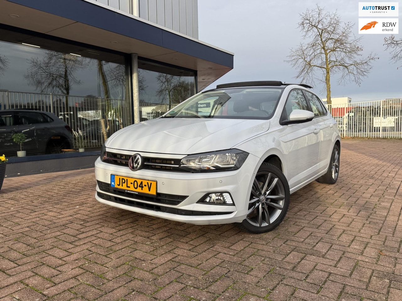 Volkswagen Polo - 1.0 TSI Highline | DSG | PANO | CarPlay - AutoWereld.nl