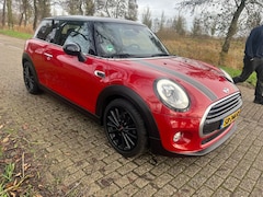 MINI Cooper - 1.5 Cooper Chili Serious Business | Pano | org. NL | Leder | Luxe uitvoering |