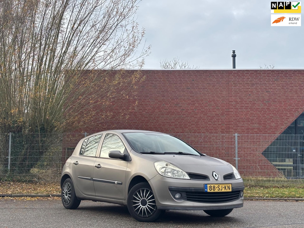 Renault Clio - 1.6-16V Dynamique Luxe | Nieuwe APK | Automaat | Lage Km NAP! | Volledig onderhouden | Air - AutoWereld.nl