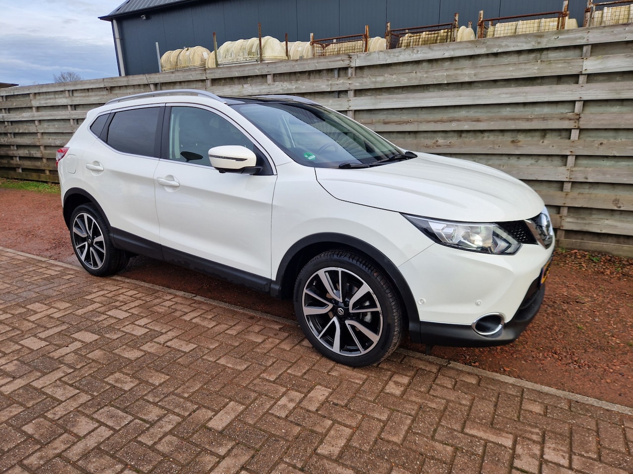 Nissan Qashqai - 1.2 Tekna Automaat Leder, Panoramadak 360 Camera - AutoWereld.nl