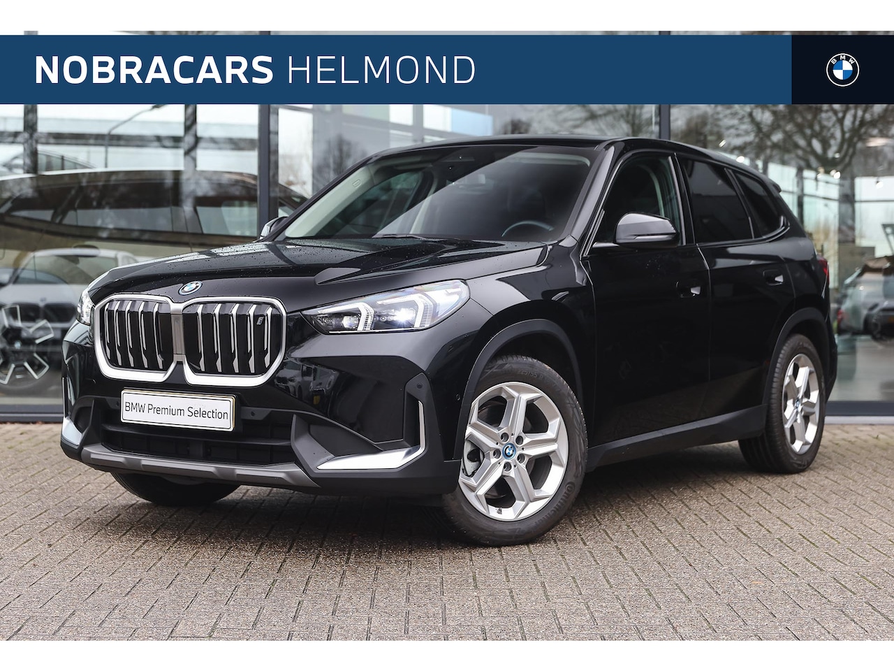 BMW iX1 - xDrive30 / Sportstoelen / Achteruitrijcamera / M Adaptief onderstel / Comfort Access / Ada - AutoWereld.nl