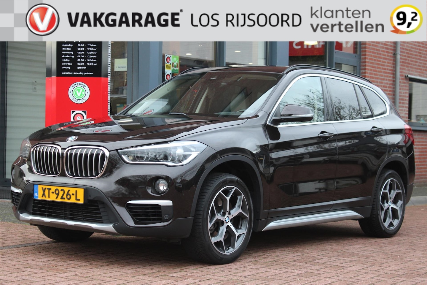 BMW X1 - (f48) sDrive20i Aut *Orange Edition* | Trekhaak | Cruise & Climate Control | Camera | Stoe - AutoWereld.nl