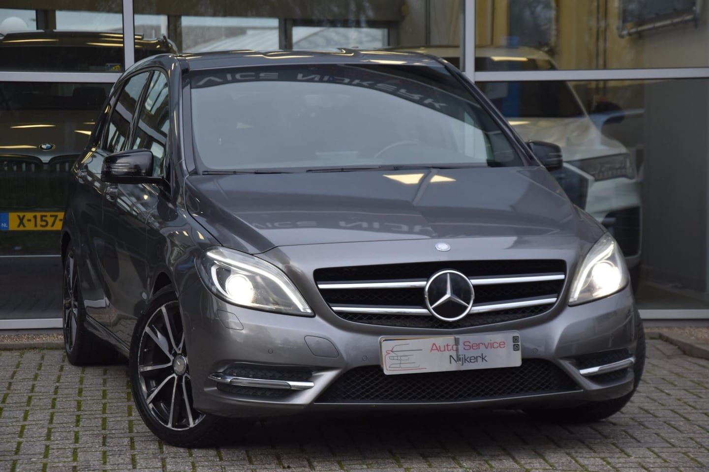 Mercedes-Benz B-klasse - 180 Ambition Aut. Leder AMG Led Nav. Trekhaak - AutoWereld.nl