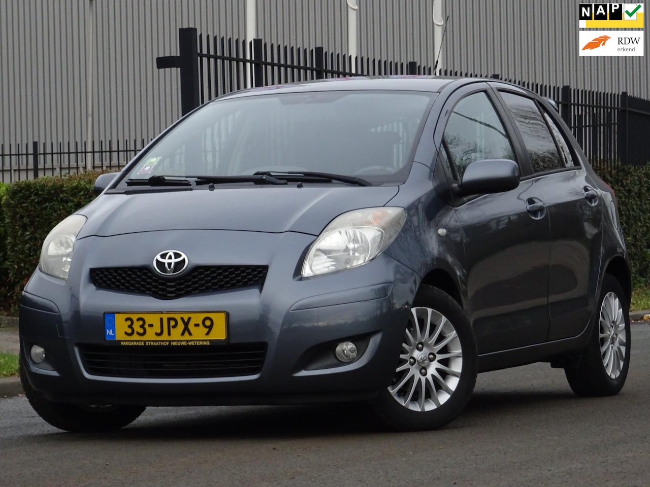 Toyota Yaris - 1.3 VVTi Dynamic 101PK 5DRS NAP/AIRCO/NW APK - AutoWereld.nl