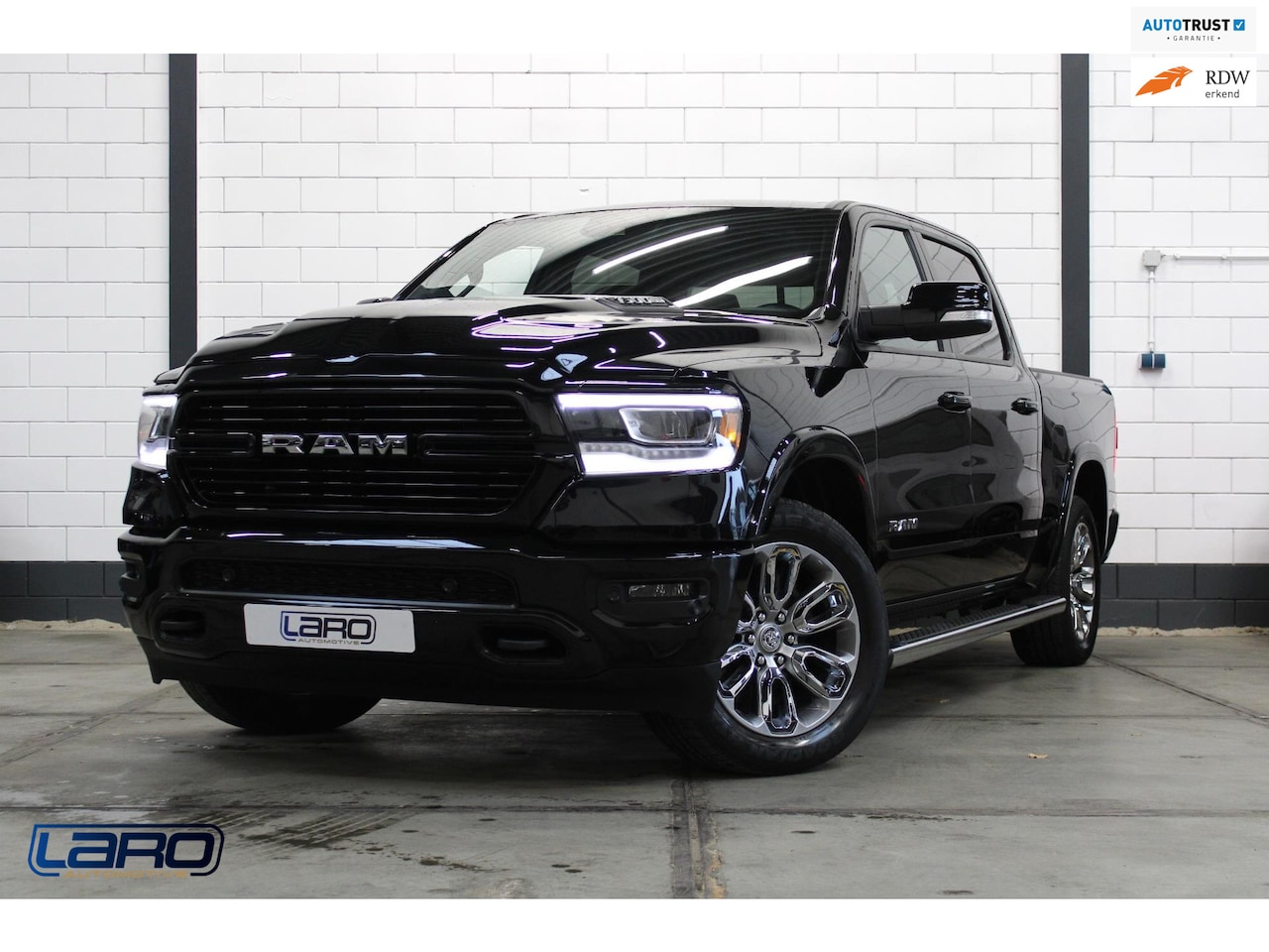 Dodge Ram 1500 - 5.7 V8 4x4 Crew Cab Laramie | 12" Scherm Prins Leder Alpine Camera Keyless CarPlay - AutoWereld.nl