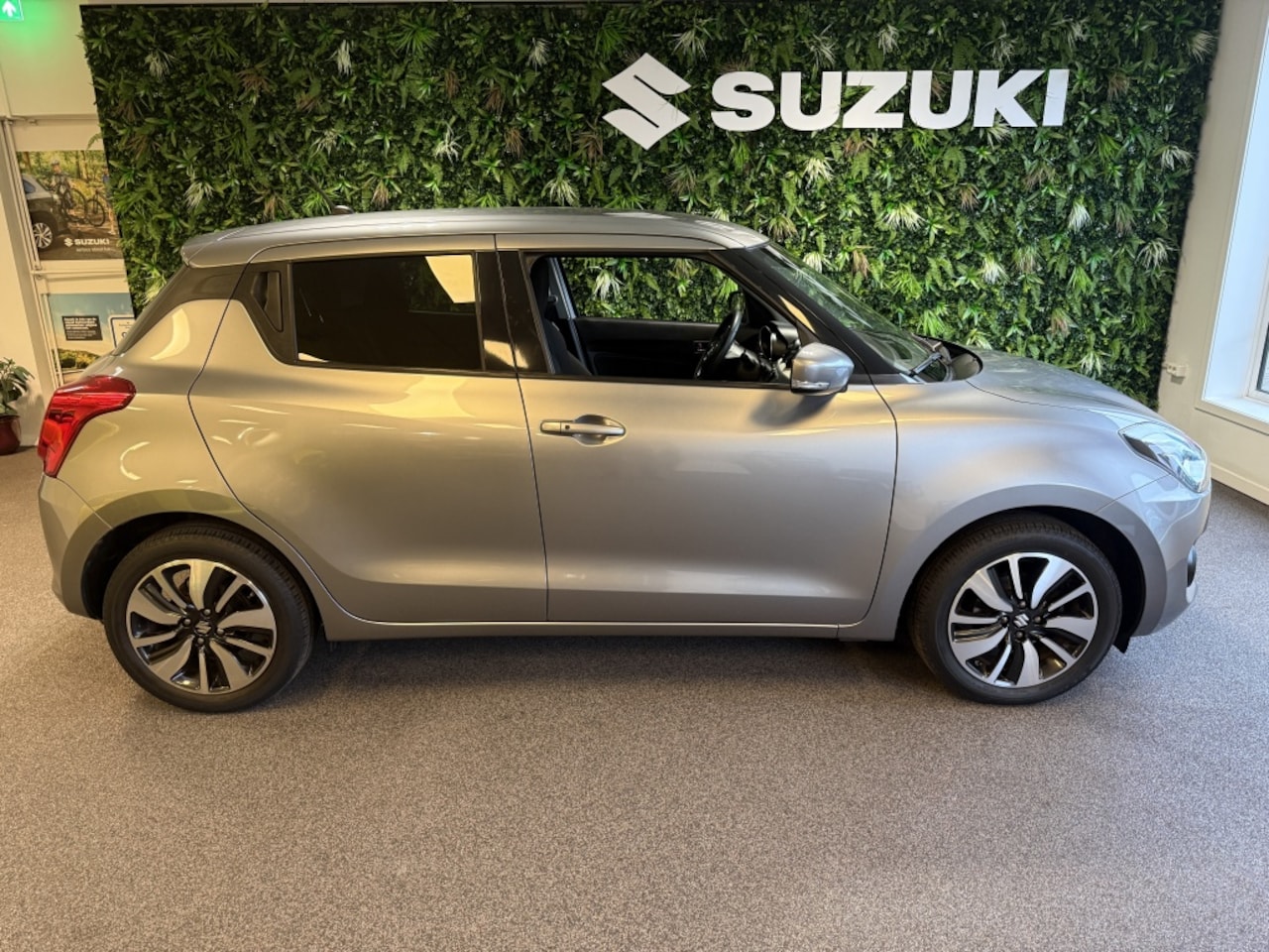 Suzuki Swift - fabrieksgar. t/m 30-11-2027 1.2 Stijl Smart Hybrid Clima LMV Navi CC DAB+ - AutoWereld.nl