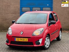Renault Twingo - 1.2-16V Authentique Nw Model 2011 Rood