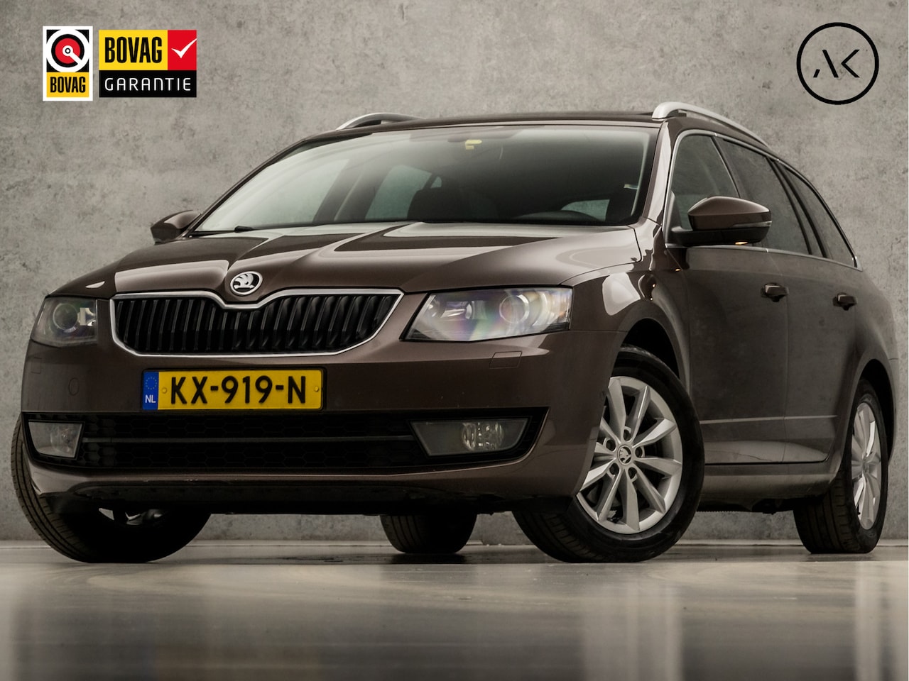Skoda Octavia Combi - 1.0 TSI Greentech Deluxe Automaat (PANORAMADAK, NAVIGATIE, CLIMATE, LEDER/ALCANTARA, CANTO - AutoWereld.nl