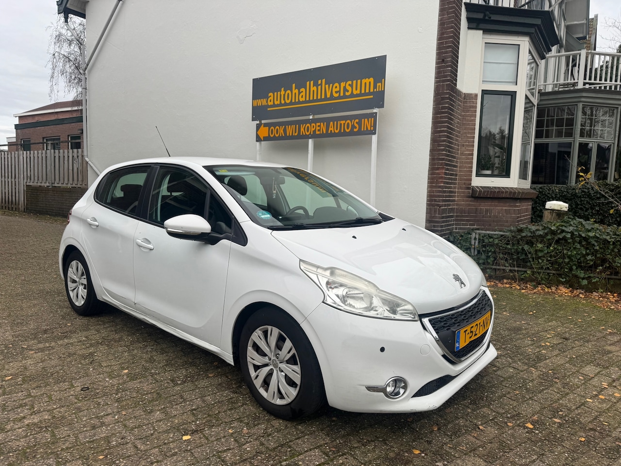 Peugeot 208 - 1.6 e-HDi Allure AUTOMAAT 5 DEURS - AutoWereld.nl