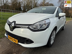 Renault Clio - 1.2 16V met navigatie en stoelverwarming