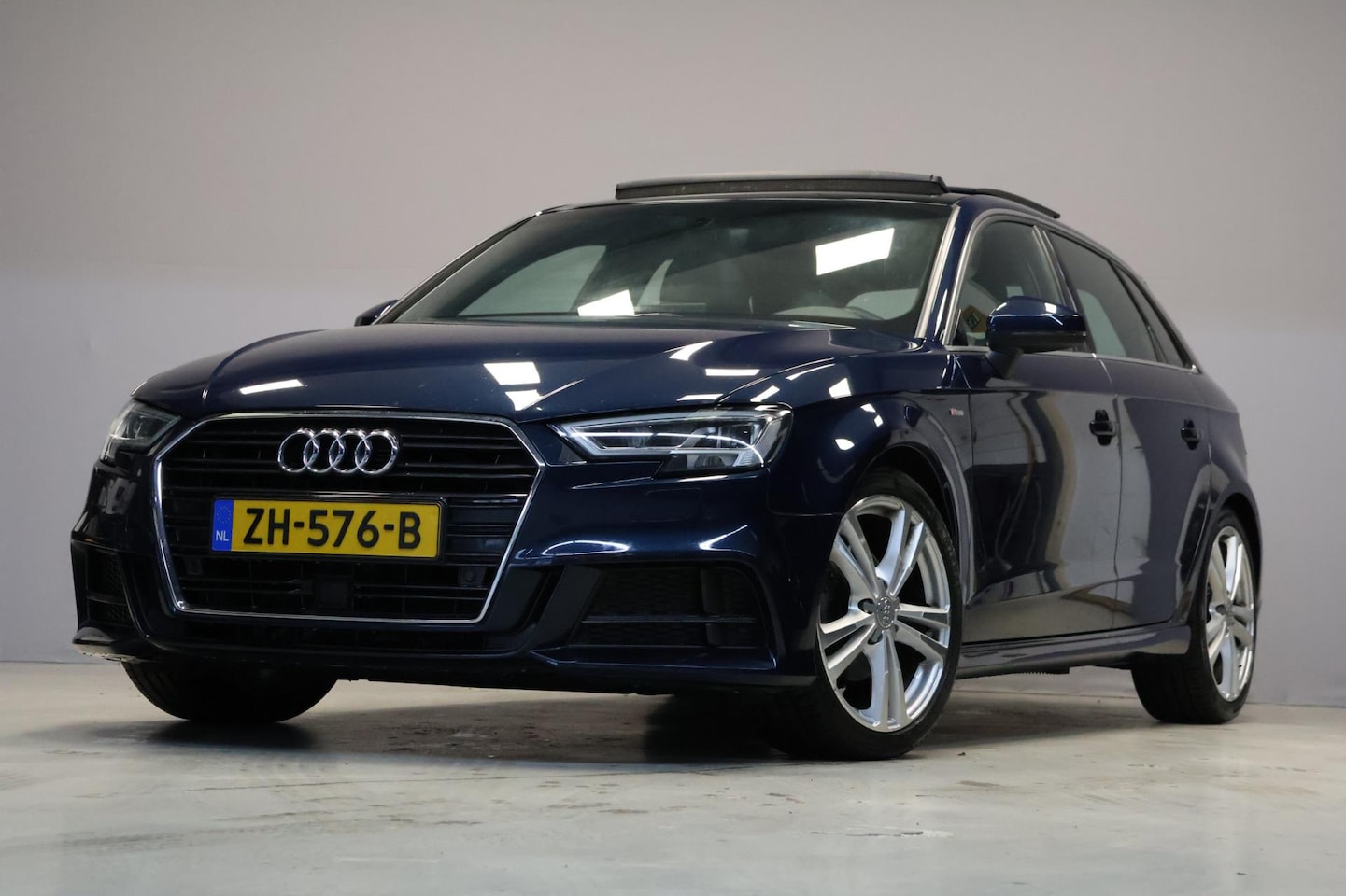 Audi A3 Sportback - 35 TFSI CoD Sport S Line |Panorama|Stoelverwarming - AutoWereld.nl
