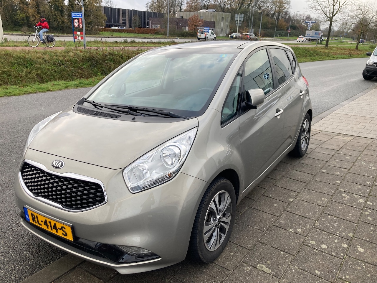 Kia Venga - 1.4 CVVT Summer Edition | Trekhaak | Panoramadak | Achteruitrijcamera | Half-Leder | Cruis - AutoWereld.nl
