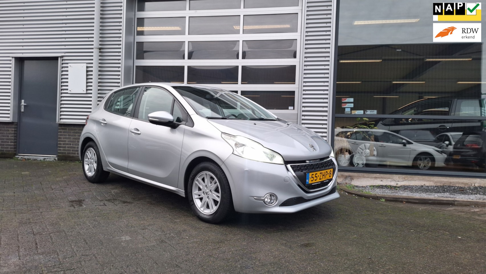 Peugeot 208 - 1.2 VTi Active/Navigatie/Trekhaak/Pdc/Cruise/Ecc/ - AutoWereld.nl
