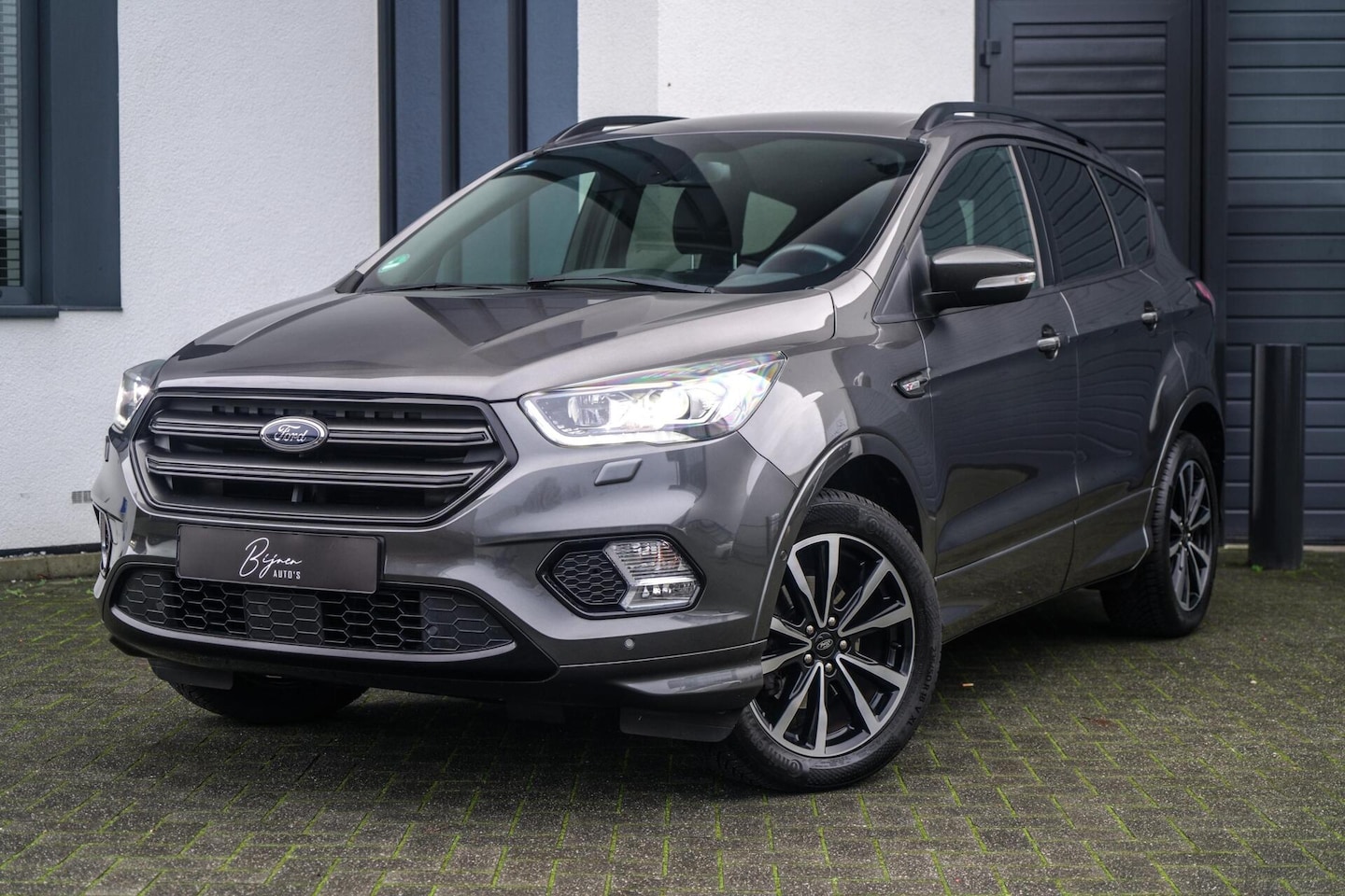 Ford Kuga - 1.5 ST Line 150PK TREKHAAK / CAMERA / NIEUWSTAAT! - AutoWereld.nl
