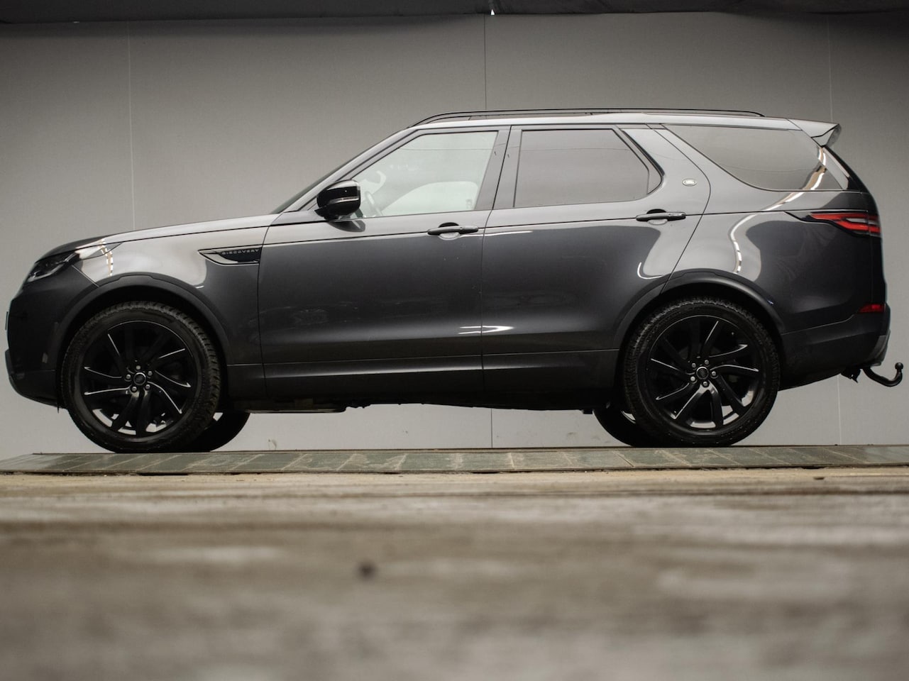 Land Rover Discovery Sport - 3.0 Td6 HSE Luxury GRIJS KENTEKEN (PANORAMADAK,CAR PLAY,STOELVERWARMING,MERIDIAN AUDIO,CAM - AutoWereld.nl