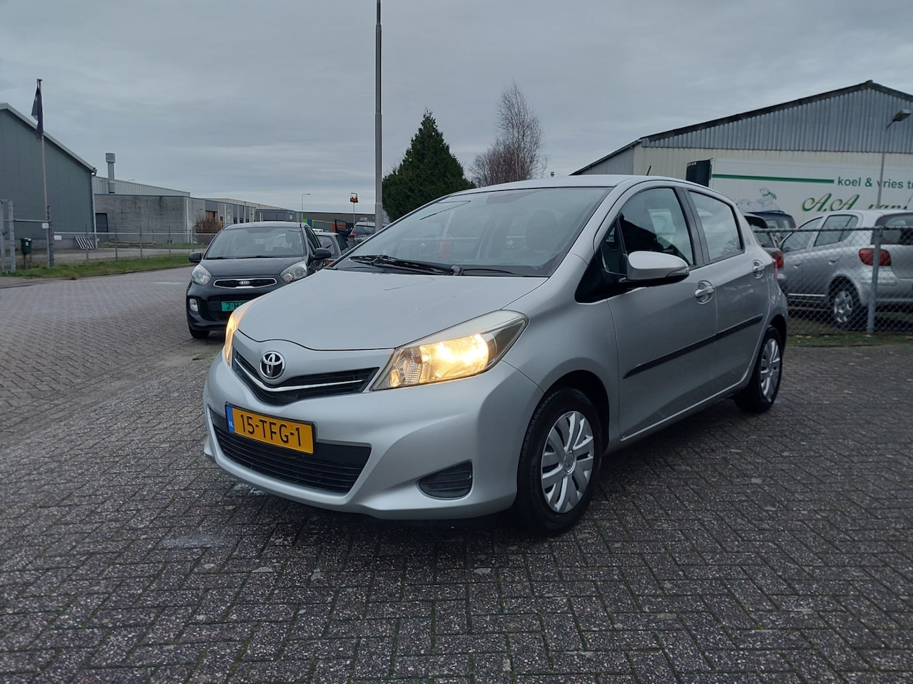 Toyota Yaris - 1.0 VVT-i Aspiration 1.0 VVT-i Aspiration - AutoWereld.nl