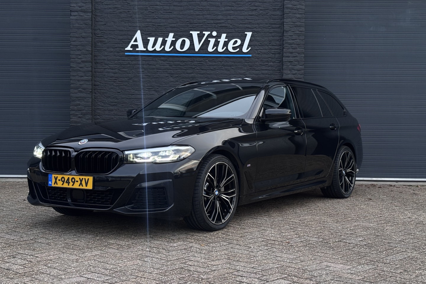 BMW 5-serie Touring - 530i M-Sport | Panodak | Comfortleder | Camera | Head Up | Boxmore Audio | Trekhaak - AutoWereld.nl