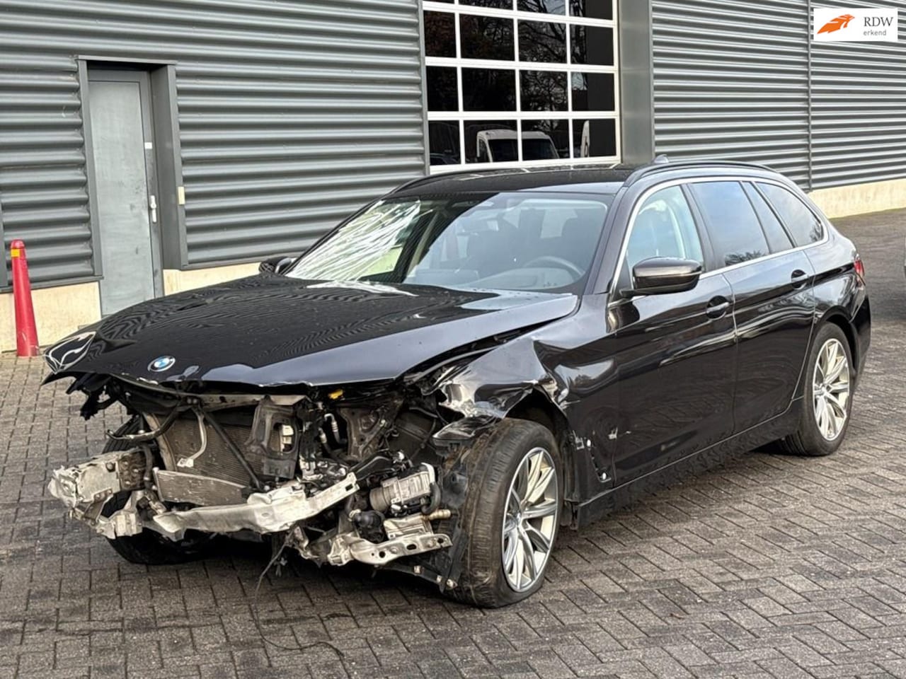 BMW 5-serie - 520d Business Edition Plus 520d Business Edition Plus, memory seat, trekhaak, camera, navigatie - AutoWereld.nl