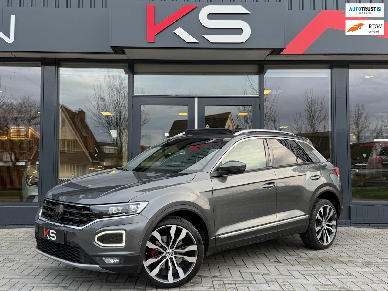 Volkswagen T-Roc - 2.0 TSI 4Motion Sport R Virtual Pano Leder - AutoWereld.nl