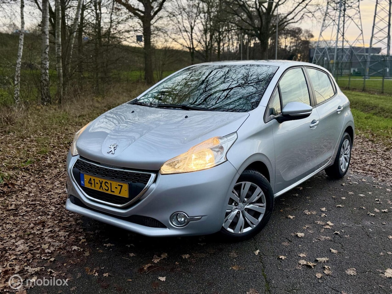 Peugeot 208 - 1.2 VTi 5drs PDC Airco Navigatie NAP ✅ - AutoWereld.nl