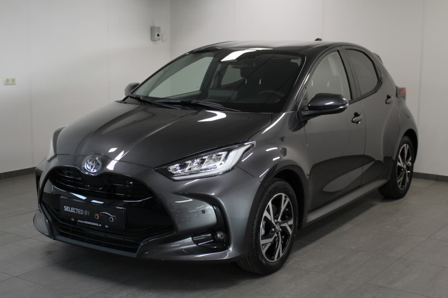 Toyota Yaris - 1.5 Hybride 115 Dynamic met Comfort Pack - AutoWereld.nl