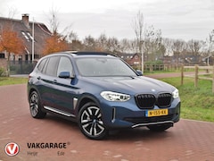 BMW iX3 - Executive 80 kWh | Panoramadak | Sfeerverlichting | Camera | Apple Carplay | NL-Auto |