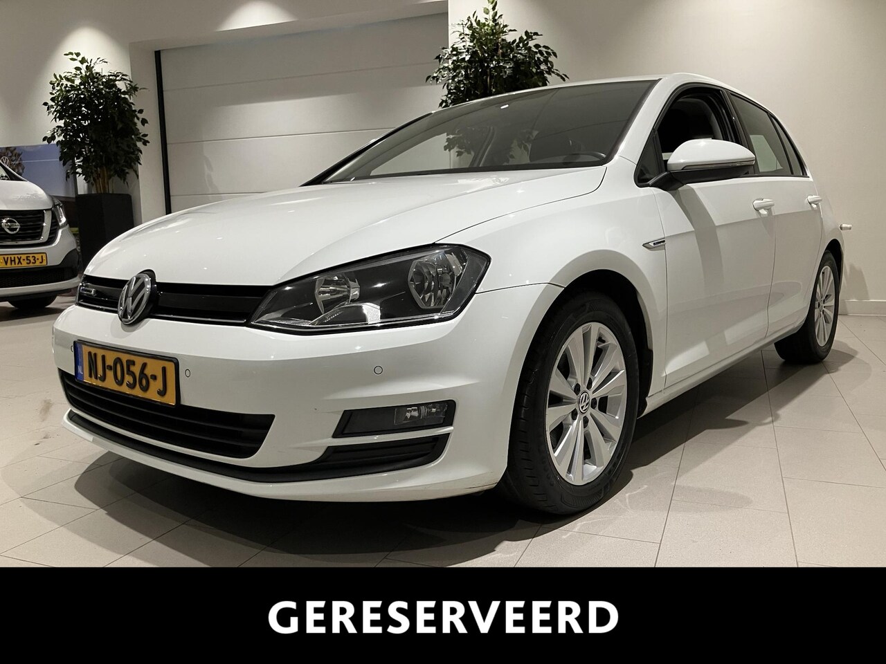 Volkswagen Golf - 1.0 TSI Comfortline 116 PK | GERESERVEERD | Apple Carplay | Trekhaak | Navigatie | Bluetoo - AutoWereld.nl