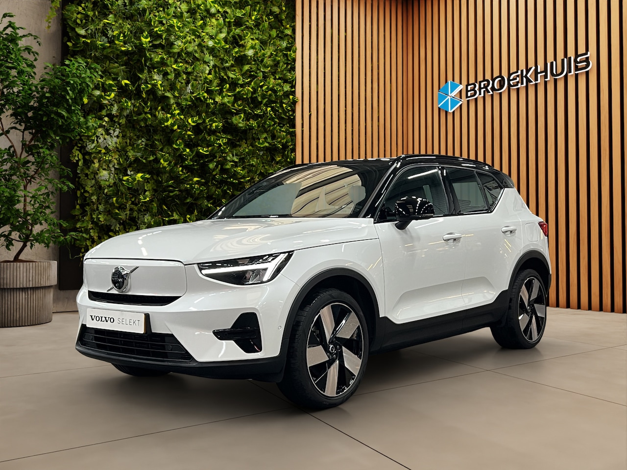 Volvo EX40 - Single Motor Extended Range Ultra 82 kWh 360 cam Leder Trekhaak - AutoWereld.nl