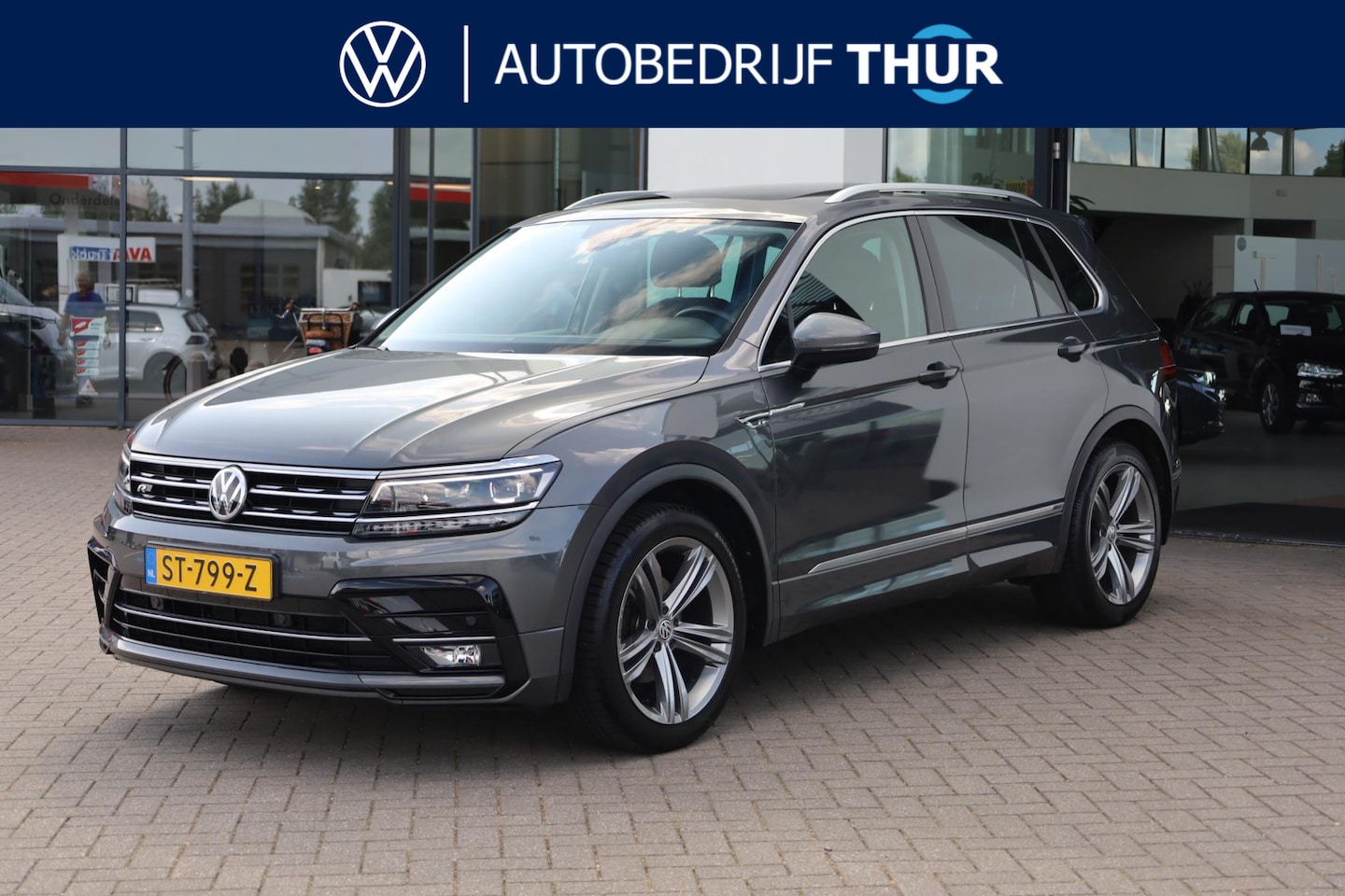 Volkswagen Tiguan - 1.4 TSI Highline 1.4 TSI Highline 125PK / 92kW, Advance panoramadak, LED plus, wegklapbare trekhaak, digita - AutoWereld.nl