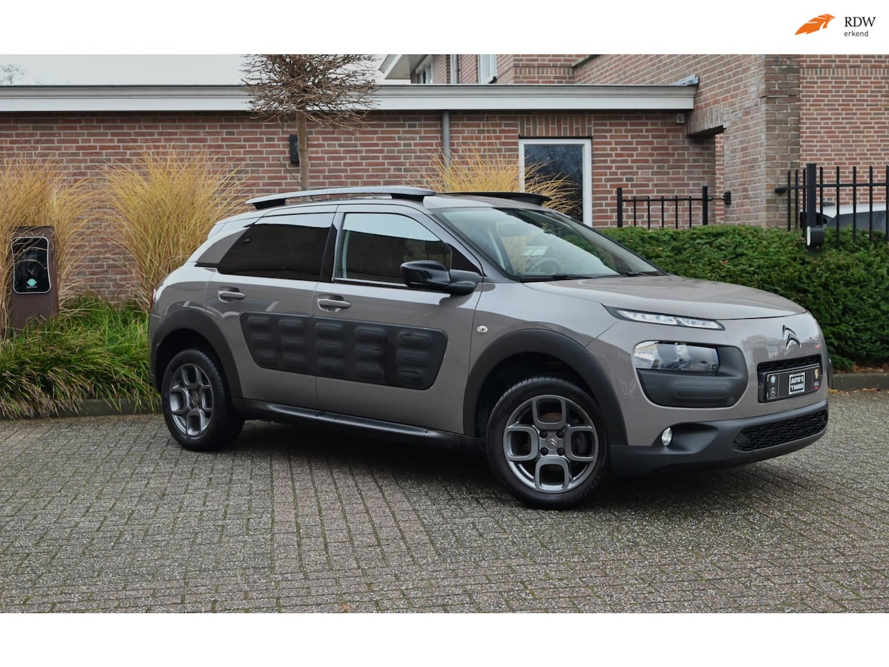 Citroën C4 Cactus - 1.2 PureTech Business Plus NW Distributie Panoramadak Camera Clima Cruise 16'' - AutoWereld.nl