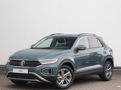 Volkswagen T-Roc - Life Edition 1.0 TSI 116pk | Trekhaak | Achteruitrijcamera | Parkeersensoren | 17" velgen