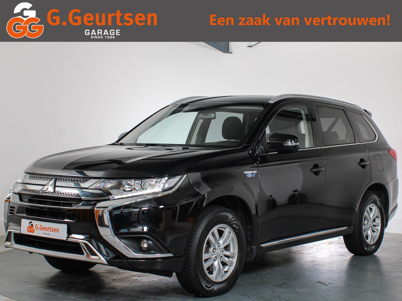 Mitsubishi Outlander - 2.4 PHEV Pure 2.4 PHEV Pure, LED, Trekhaak, Navigatie, Stoelverwarming, Apple CarPlay/Android Auto - AutoWereld.nl