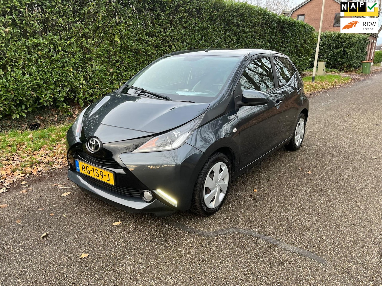 Toyota Aygo - 1.0 VVT-i x-play 1.0 VVT-i x-play - AutoWereld.nl