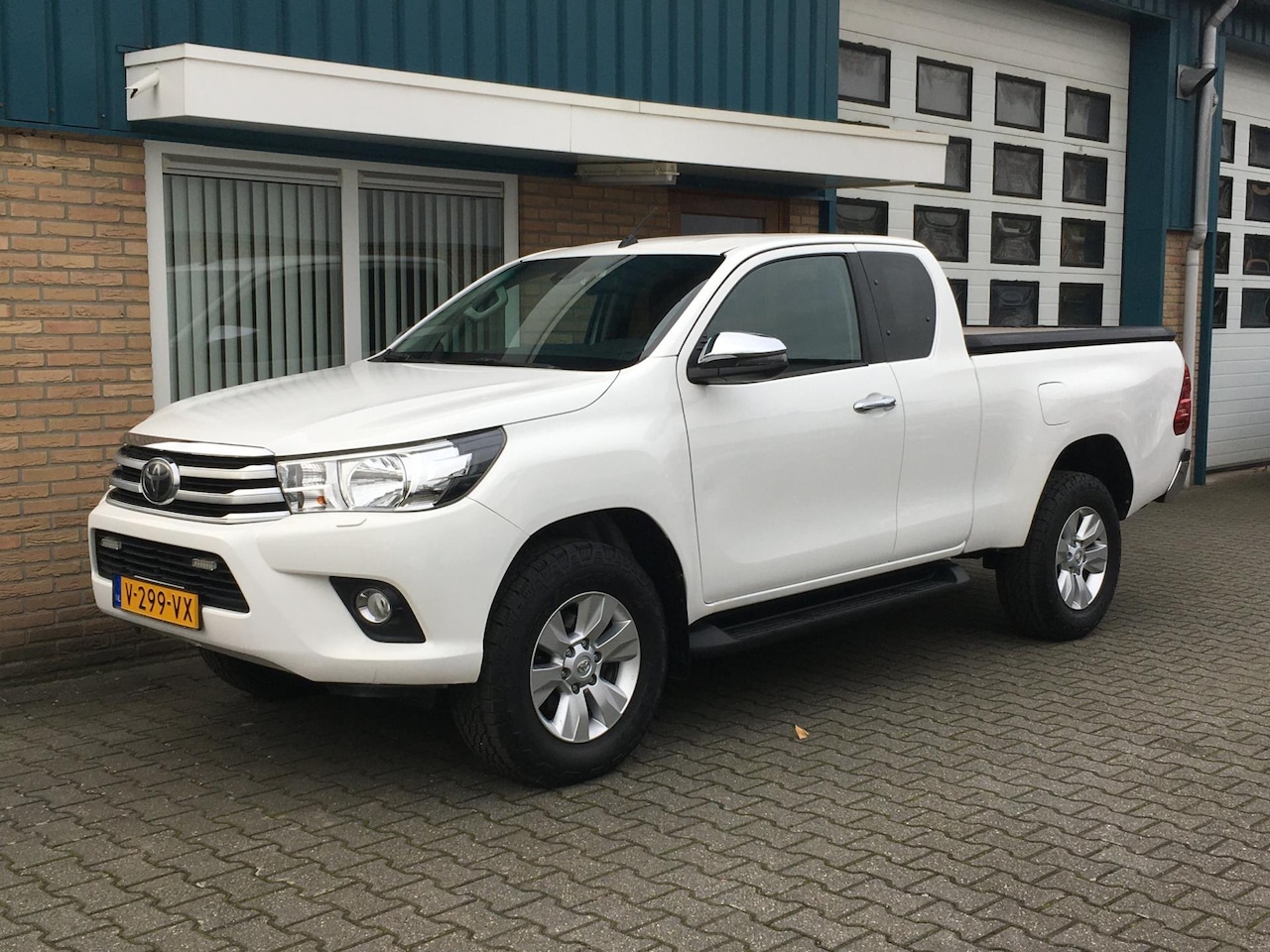 Toyota HiLux - 2.4 D-4D-F Xtra Cab Professional Euro 6 - AutoWereld.nl