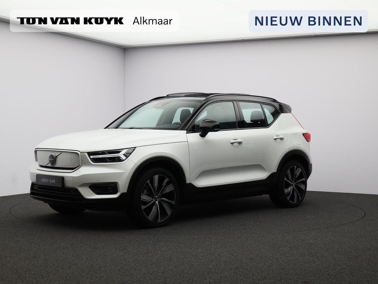 Volvo XC40 - Recharge P8 AWD R-Design / Trekhaak / Panoramadak / Lederen Bekleding / 20" Wielen / Stoel - AutoWereld.nl