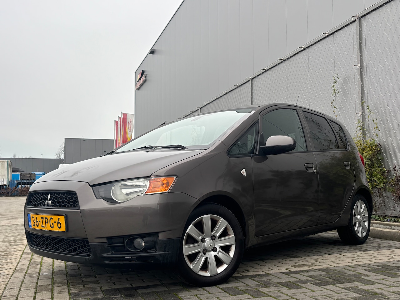 Mitsubishi Colt - 1.3 Edition Two APK 12-2026 | Cruise control en Airco | Deze weet overal de weg. - AutoWereld.nl